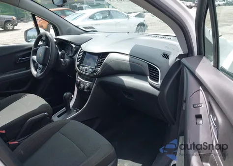 2021 Chevrolet Trax Fwd Ls z USA, uszkodzony, nr VIN KL7CJKSB8MB302437